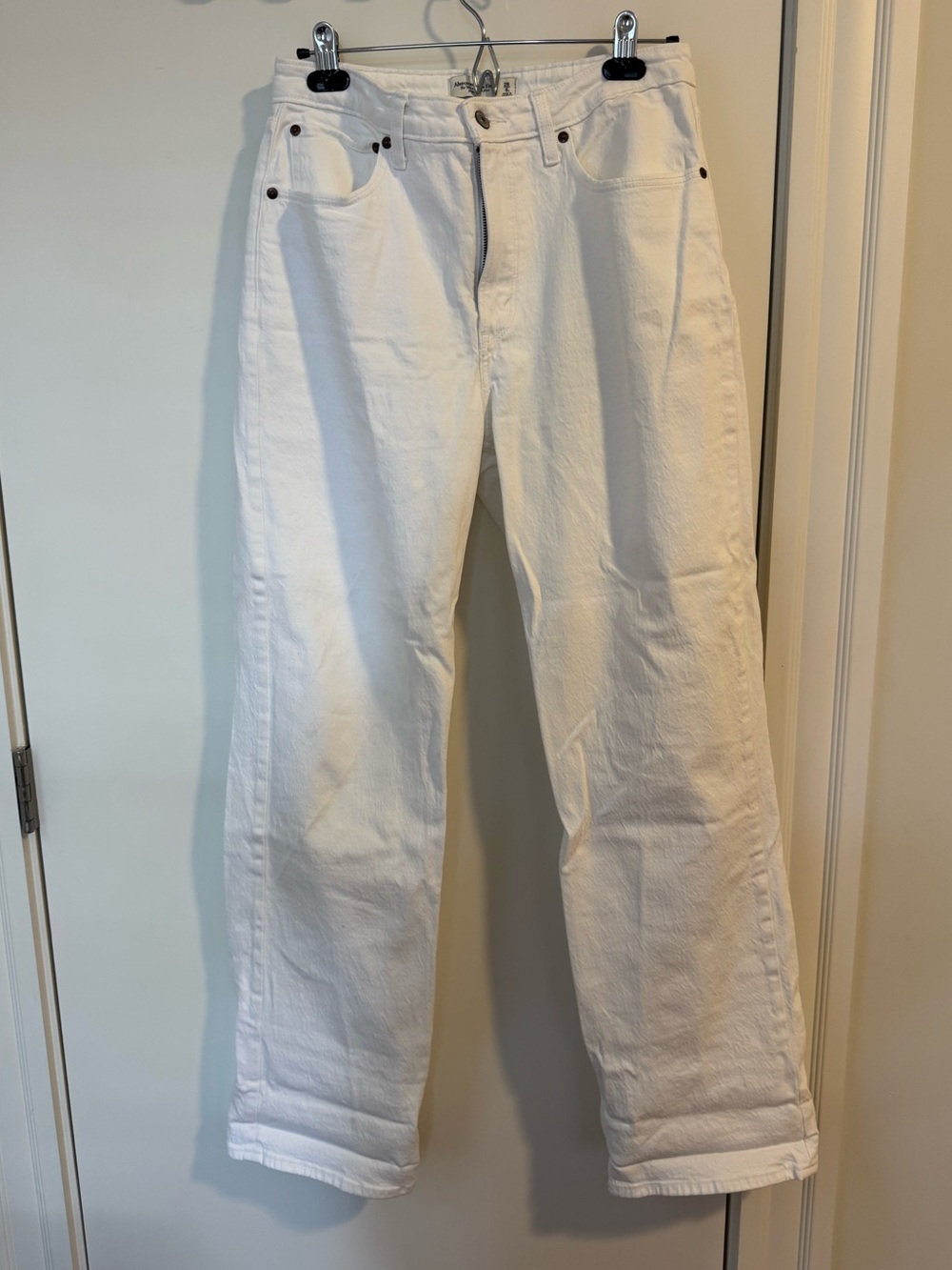 Abercrombie & Fitch White 90s Relaxed Women's Jeans